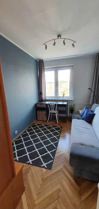 Pokój w dwupokojowym mieszkaniu - miniatura 4