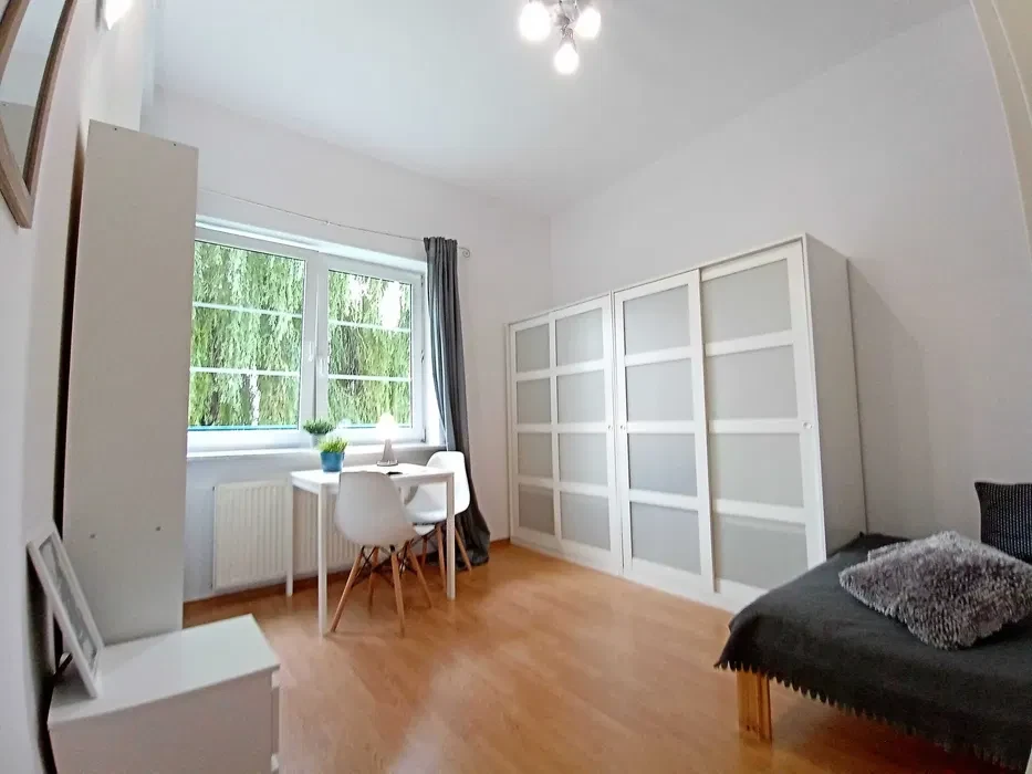Komfortowy, duży pokój Okęcie- Hynka. Comfy room (also for couple). Комфорт номер - 1/8
