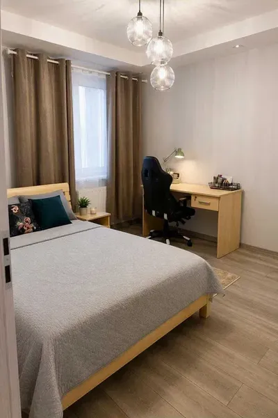 Przestronny pokój z balkonem w 3-pokojowym mieszkaniu w Czyżynach - miniatura 5