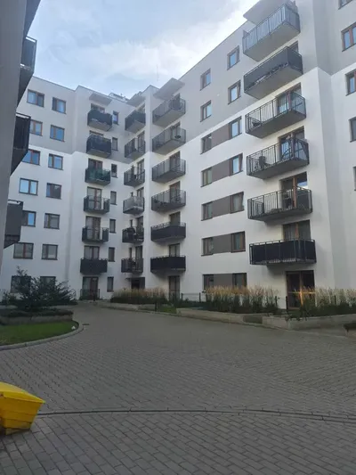 Wynajmę kawalerkę 30m2 od 3.10.2026r. Z miejscem postojowym w garażu. - miniatura 2