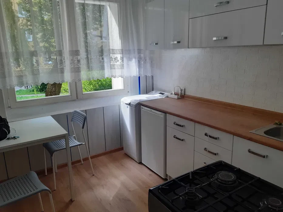 Wynajmę studentom dwupokojowe mieszkanie na Ratajach - 1/8