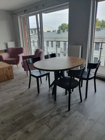 Nowoczesne,trzypokojowe mieszkanie w centrum - miniatura 4