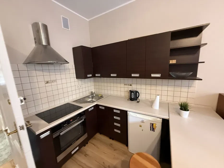 Wynajme kawalerke w centrum Poznania Rezerwacja - 1/7