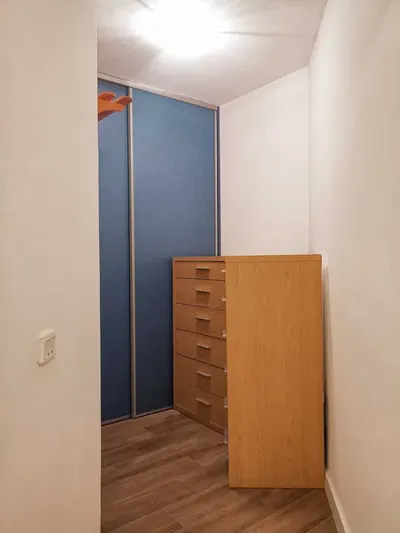 Duża kawalerka (33m2) z garderobą i zabudowanym balkonem | os. Oświecenia | tramwaj | bezpośrednio - miniatura 4