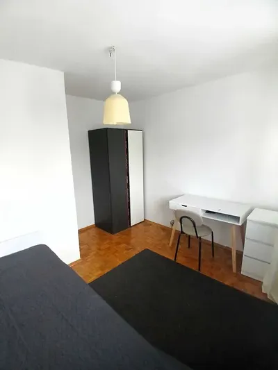 Ładny pokój jednoosobowy - miniatura 2