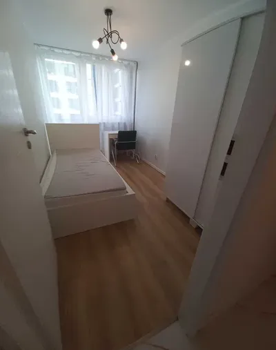 Bezpośrednio, po generalnym remoncie, oddzielna kuchnia, parking, ONZ - miniatura 3
