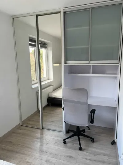 Umeblowane 3 pokoje z balkonem przy ul. Woronicza | Blisko biurowców: Opolska Business Park, Astris, Quattro | Bezpieczne osiedle, miejsca postojowe - miniatura 2