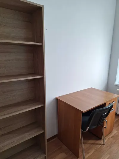 Pokój ul. Św Józefa 60/64 media do 200 zł mies. - miniatura 3