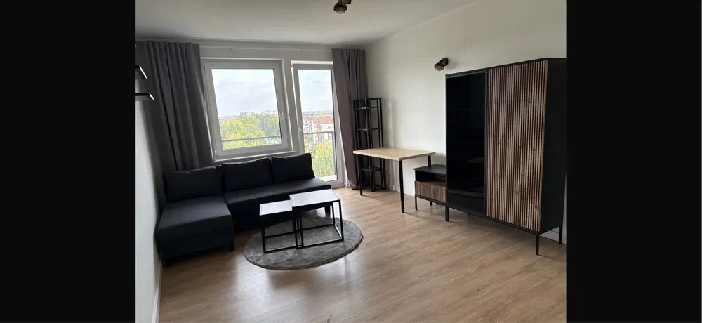 Mieszkanie 2 pokojowe nowo wyremontowane dodatkowo w cenie ! Naprzeciwko drzwi mieszkania o wielkosci pomieszczenie gospodarcze i piwnica - 1/9
