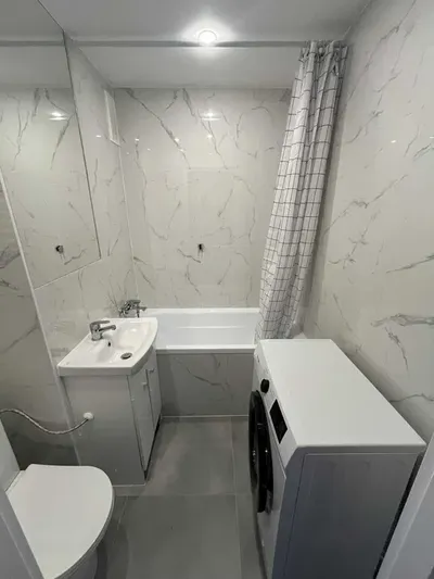Wynajmę 2 pokojowe mieszkanie 45m2 w cichej i spokojnej okolicy z dobrą komunikacją, nie daleko metra. - miniatura 5