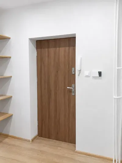 Katowice ul. Ratuszowa parter po remoncie 30m2 kawalerka blok - miniatura 3