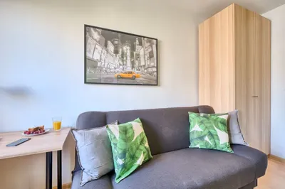 Duży pokój 10 m2 / METRO WILANOWSKA / Łazarski / SGH / Domaniewska / Puławska / Niepodległości SERWIS SPRZĄTAJĄCY - miniatura 3