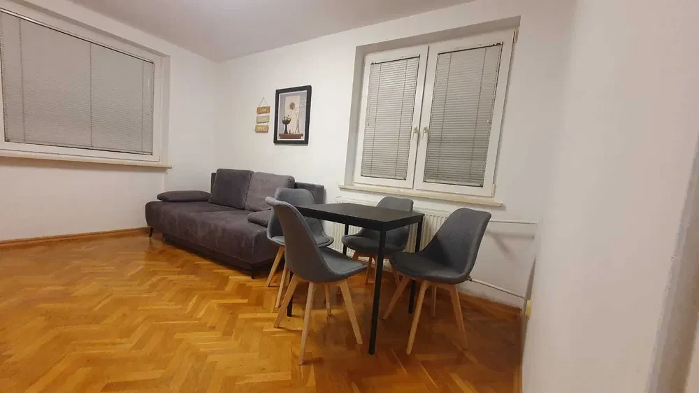 Dostępne od zaraz! Jasne, umeblowane mieszkanie na 9. piętrze w Gdyni Chyloni - 1/8