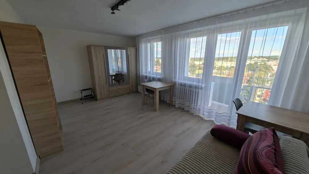 Ul. Sienkiewicza, do wynajęcia 2 pokoje 8,5 i 20 m2, balkon, widok na park, komfortowe, świeżo po generalnym remoncie. - 1/8