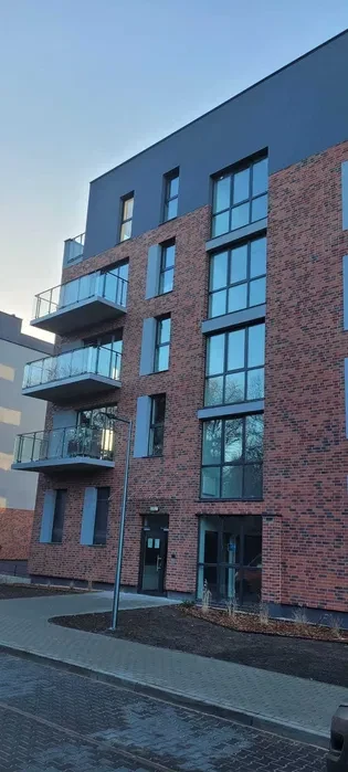 Komfortowe mieszkanie 2-pokojowe nad Maltą z miejscem w hali garażowej - 1/8
