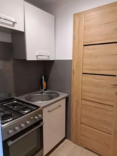 Wynajmę kawalerkę w centrum - miniatura 4