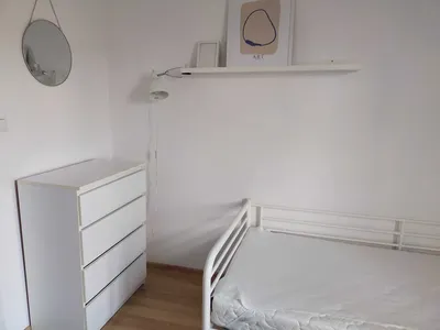 Pokój w mieszkaniu 2 pokojowym - miniatura 3