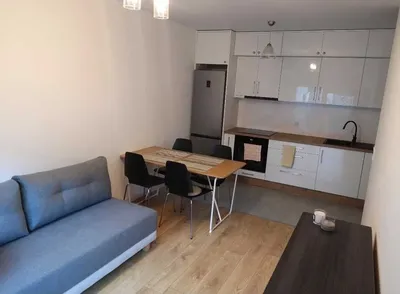 Pokój z balkonem w dwupokojowym mieszkaniu w centrum miasta