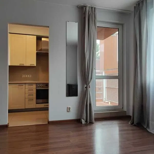 Odświeżona kawalerka na Tymienieckiego 30 m2 - 1/8