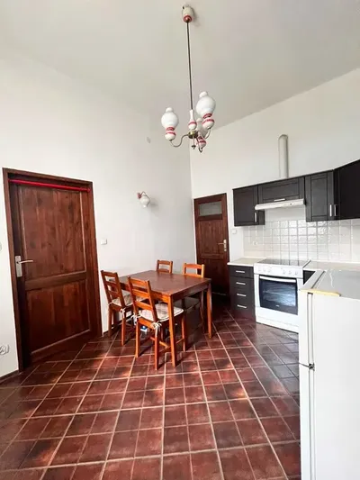 Wynajmę kawalerkę mieszkanie 35m2 w Rynku Podgórskim Podgórze z balkonem pokój + kuchnia