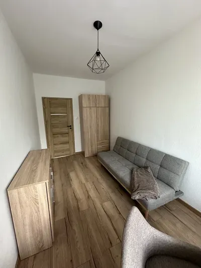 Pokoje na wynajem dla studentek - miniatura 2