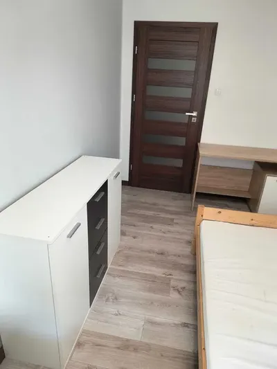 Pokój jednoosobowy w mieszkaniu 3-pokojowym