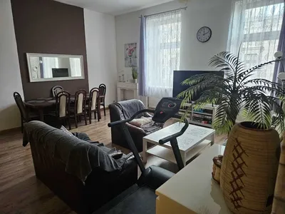 Wynajmę mieszkanie 102 mkw w dobrej lokalizacji na starym polesiu dla 3-4 osób , zadbane