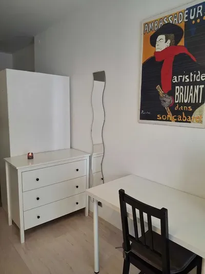 Bezpośrednio mieszkanie / garaż / piwnica / bardzo blisko tramwaju - miniatura 5