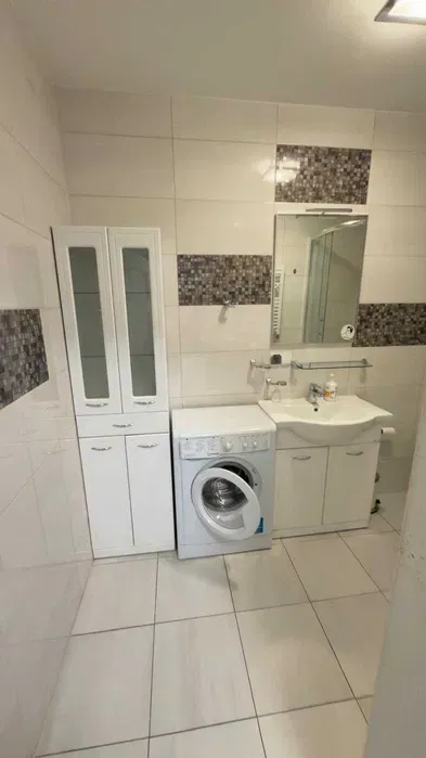 Umeblowana kawalerka o powierzchni 40m², położone przy ul. Wierzbowej 5 w Poznaniu. - miniatura 5