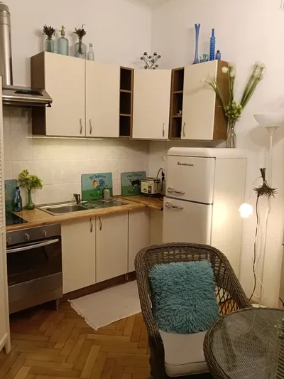 Ul.Uniwersytecka,przytulna kawalerka dla miłej pani - miniatura 2