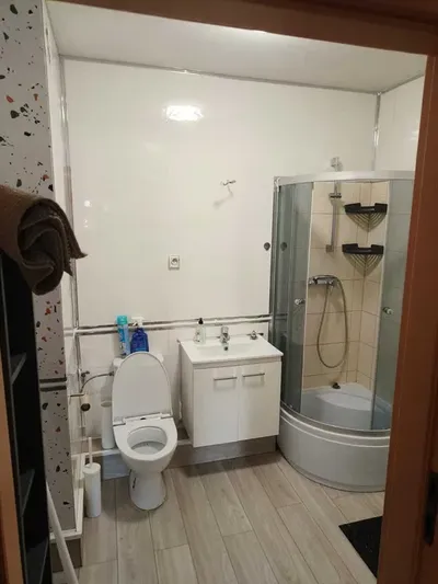 Mieszkanie 60,8m, metro kondratowicza, osiedle strzeżone, garaż podziemny, 2pokoje + kuchnia, garderoba - miniatura 2