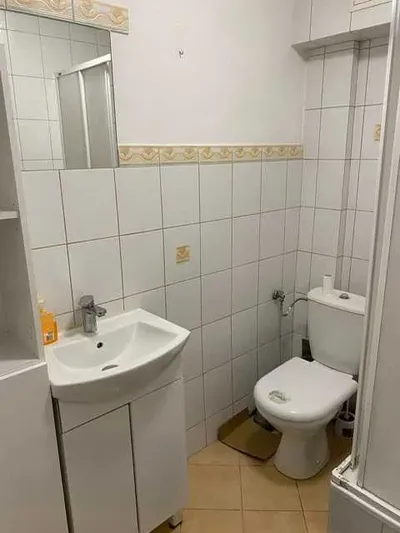 Kawalerka 35m2 widna, oddzielna kuchnia meble AGD ogródek! - miniatura 4