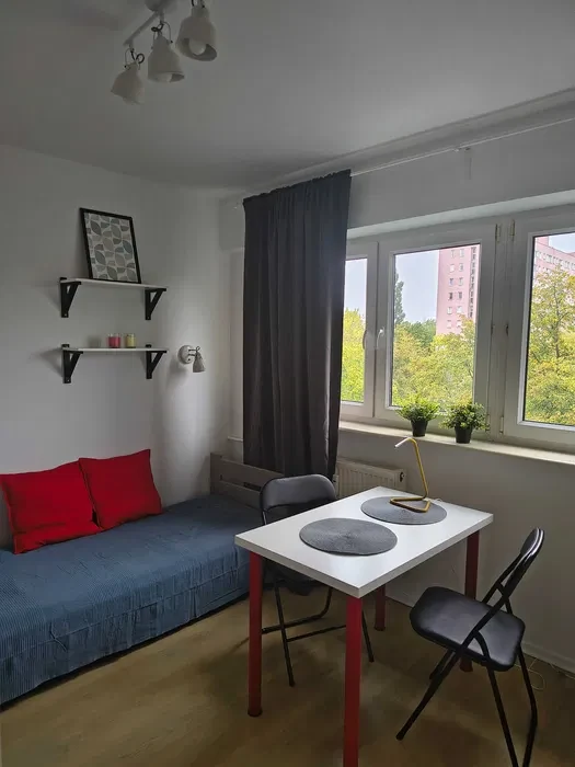 Pokój na Bródnie w mieszkaniu z młodymi ludźmi - 1/8