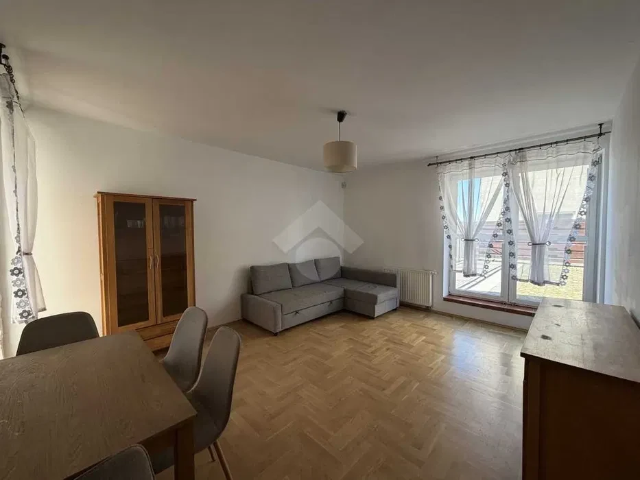 Ul. Słomczyńskiego - 2 pokoje, taras, balkon, parking dla mieszkańców, blisko tramwaj, MPEC - 1/8