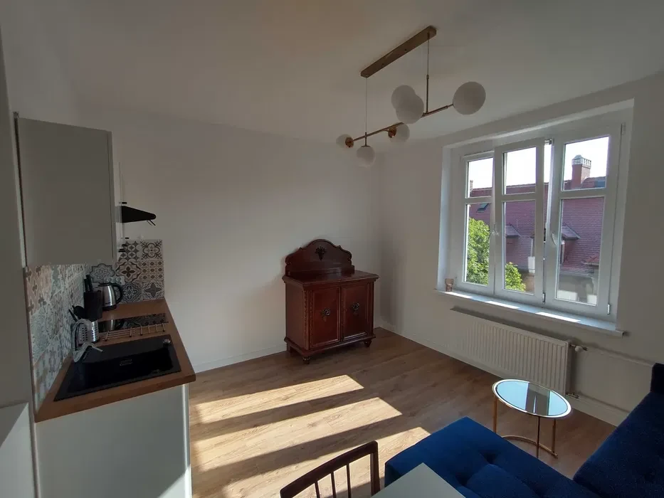 Słoneczna kawalerka / Studio flat / Katowice centrum w pobliżu Plac Sejmu Śląskiego (ENG) - 1/8