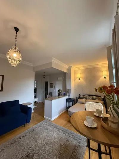 Świetne wielkie 2-pokojowe mieszkanie na Starówce w stylu Old Money - miniatura 3