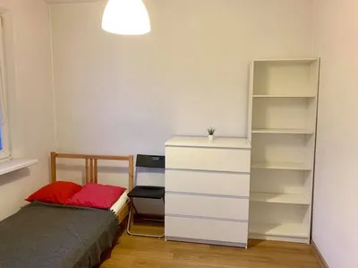 Pokój jednoosobowy, jasny(w mieszkaniu 3 pokojowym) - miniatura 2
