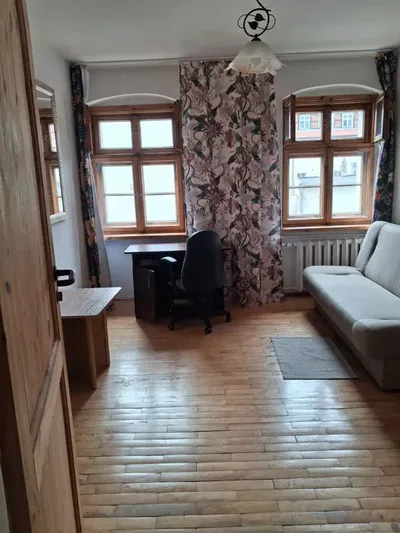 Wynajmę mieszkanie dla 2 spokojnych studentek - miniatura 4