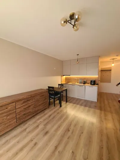 Kawalerka Huby Krzyki pierwszy najem Hubska - miniatura 2