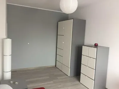 Duży, jasny pokój do wynajęcia w bardzo dobrej lokalizacji. - miniatura 4