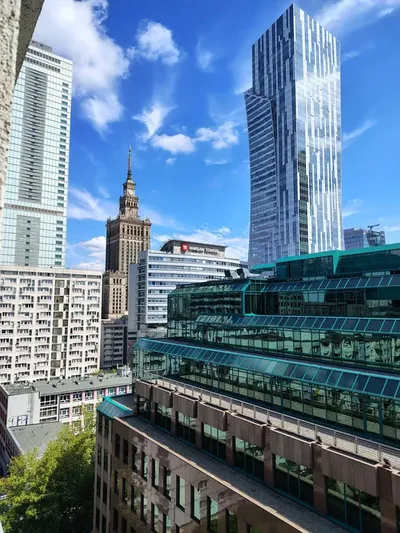 Słoneczna i cicha kawalerka z widokiem na PKiN – Rondo ONZ / ul. Śliska (Centrum)