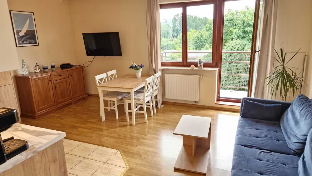 Apartament blisko morza z balkonem + garaż, cisza i zieleń, do 25.5.2027 - 1/8