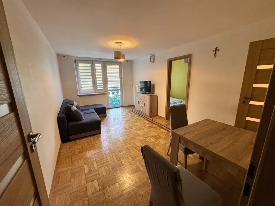 Kawalerka z oddzielna sypialnią i kuchnią 36 m2 Kochanowskiego blisko stacji pks i pkp - 1/5
