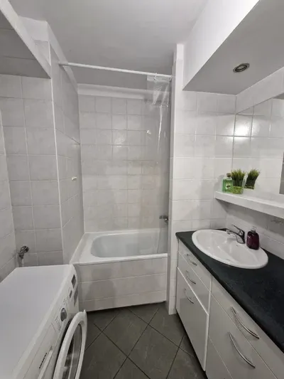 Bardzo duży pokój z balkonem -25m2 - ogrzewanie i internet w cenie - miniatura 4