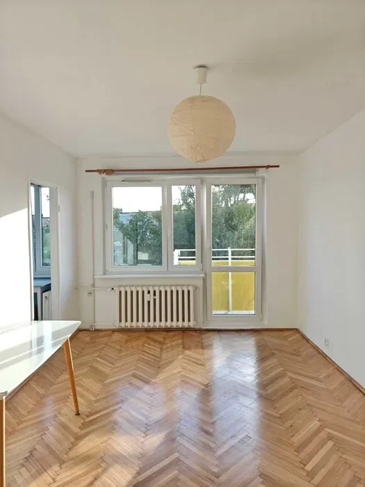 Dwupokojowe mieszkanie częściowo umeblowane na Os. Pod Lipami na wynajem - 1/8