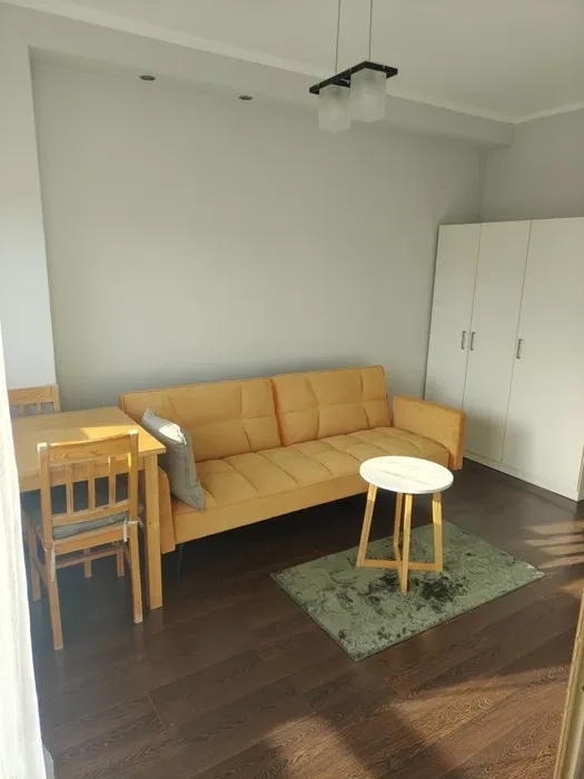 Kawalerka z odrębną sypialnią doskonała lokalizacja - 1/8