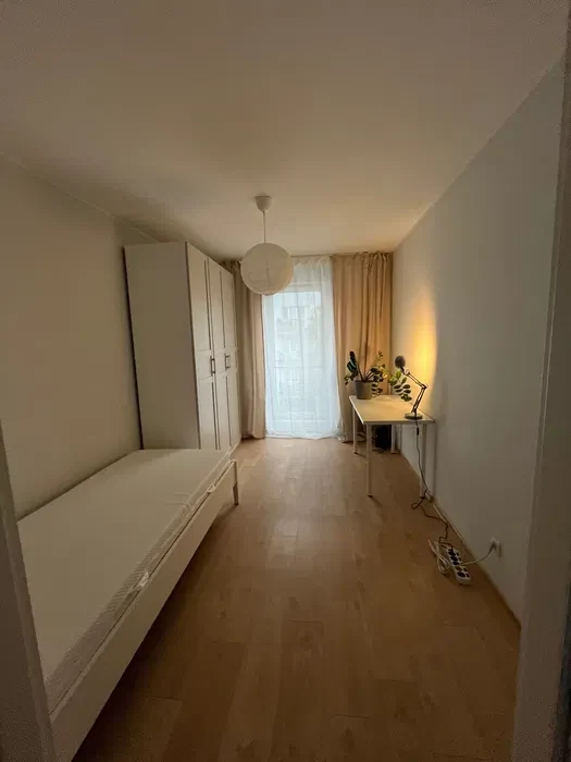 Wynajmę pokój, ul. Sarnia, szukam współlokatorki całość 1400 - 1/8