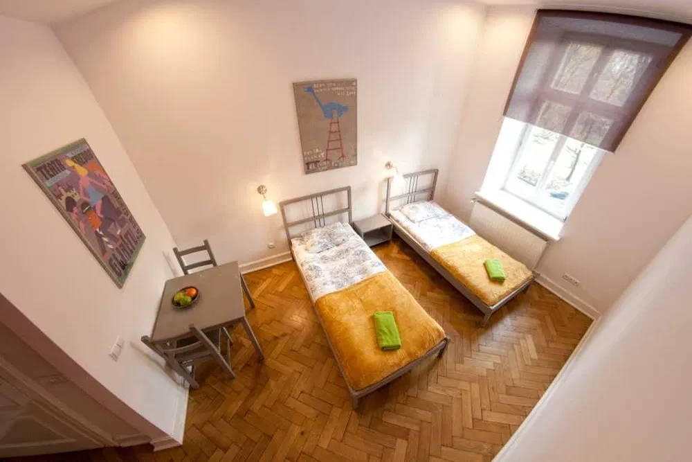 Kawalerka w ścisłym centrum Krakowa - światłowód, tv, ciepło, balkon, bezpośrednio - 1/8