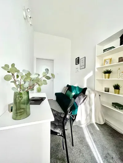 Pokój jednoosobowy z balkonem w samym centrum miasta - miniatura 2