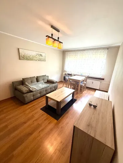 Os Leśne,ul.Czerkaska,41m2.duza kawalerka,blok,parter. - miniatura 2